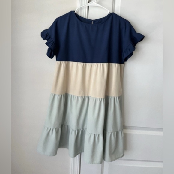 Tiered Women’s Summer Dress Small Flowy Resortwear Beach Coastal ruffles dainty - Picture 1 of 6